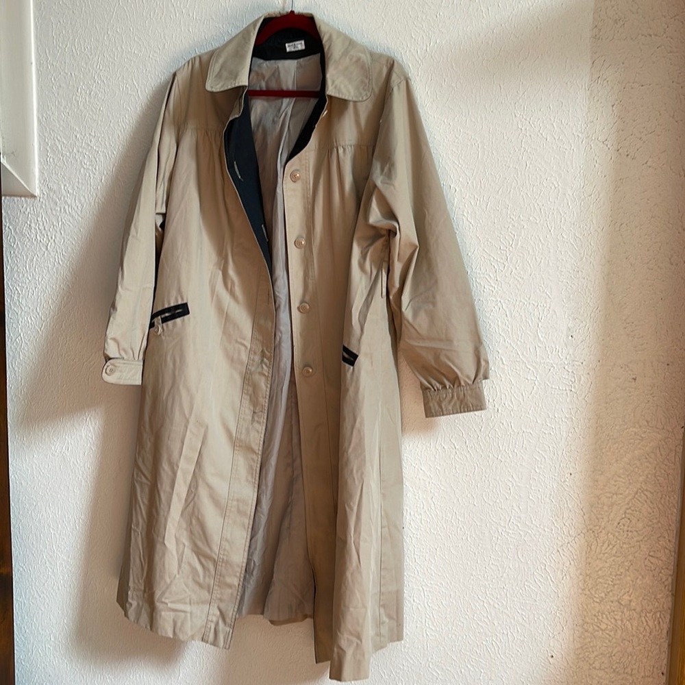 ❤️ Tan and black vintage rain coat size 16 1/2
